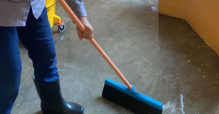 Layanan Labour Supply dan Man Power Cleaning Service